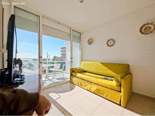 Estudio Moderno en Primera Línea de Mar con Vistas Panorámicas