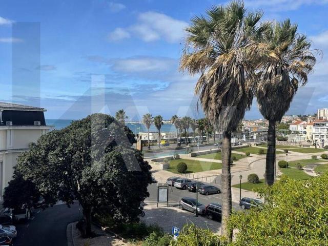 Estúdio no Estoril, com vista de mar, remodelado, não mobilado com cozinha totalmente equipada