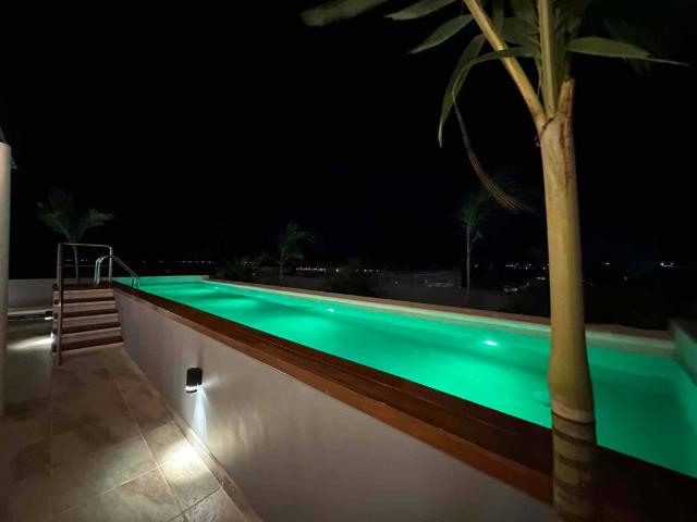 Estudio a unos pasos de la playa con alberca y vista al mar en roof top