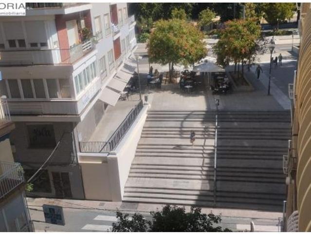 Estudio amueblado situado junto a la Facultad de Ciencias