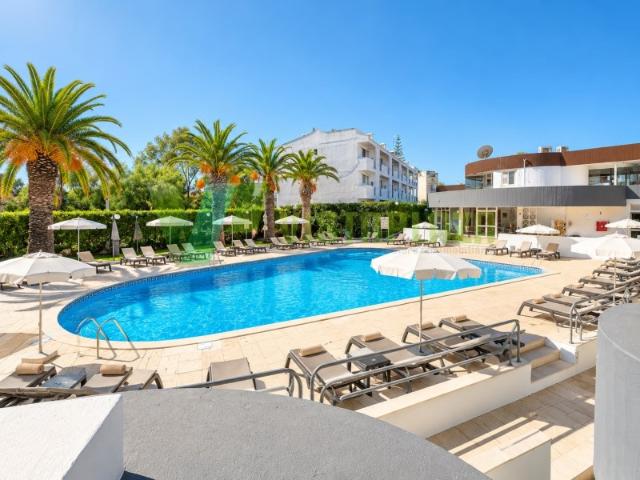 Estúdio com Varanda e Vista Piscina no Luna Clube Oceano, Albufeira