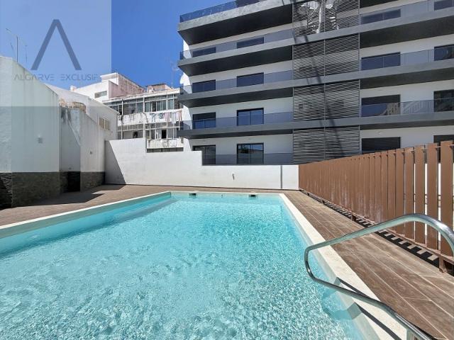 Estúdio com grande terraço de 20m2, com acesso à piscina e garagem