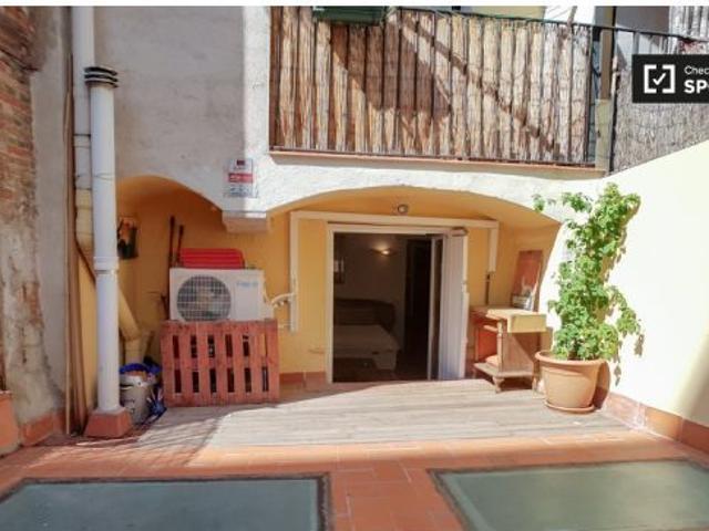 Estudio con terraza en alquiler en Raval