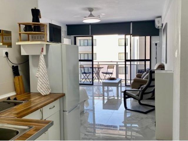 ESTUDIO CON VISTAS AL MAR Y A ESCASOS METROS DE LA PLAYA EN MONTEMAR TORREMOLINOS