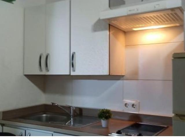 Estudio con mezzanine. 2do piso sin ascensor. Luz y agua incluidos. 45 mts2 AO