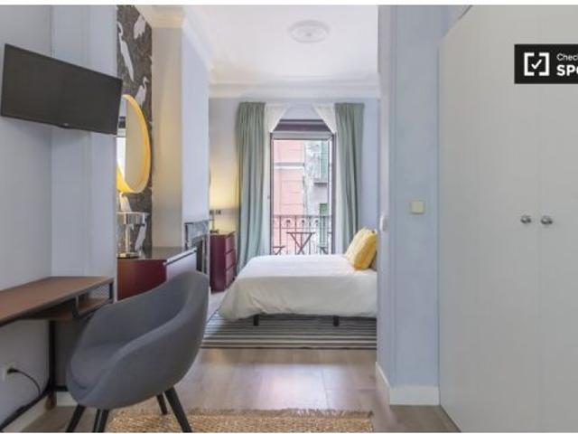 Estudio de diseño con aire acondicionado y balcón en alquiler en Chueca