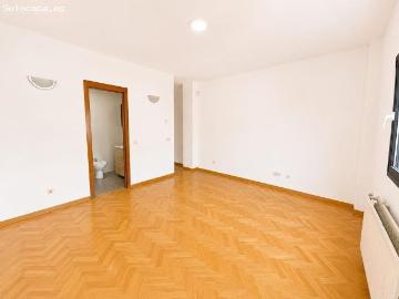 ESTUDIO EXTERIOR, LUMINOSO Y CON MUCHO ENCANTO JUNTO A LA LATINA