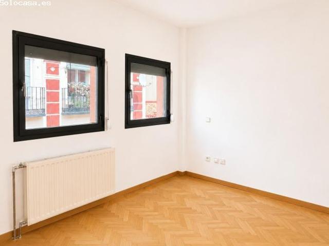 ESTUDIO EXTERIOR, LUMINOSO Y CON MUCHO ENCANTO JUNTO A LA LATINA