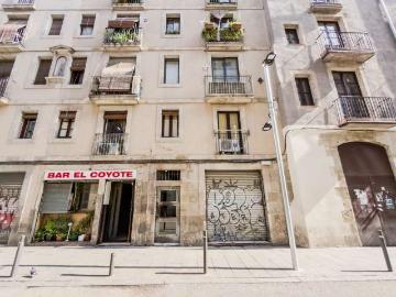 Carrer de la Junta del Comerç, Jardins Torres Clavé