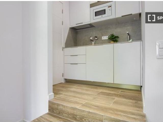 Estudio en alquiler en Bellas Vistas, Madrid
