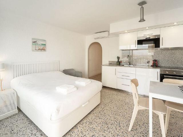 Estudio en alquiler en calle Mugadelta, Castelló d´Empúries, de 33 m² por 806