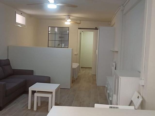 Estudio en alquiler en calle Alt de Pedrell, Barcelona, de 38 m² por 1.250