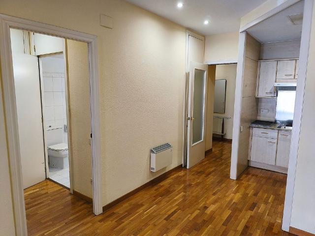 Estudio en alquiler en calle Calabria, Barcelona, de 48 m² por 1.805