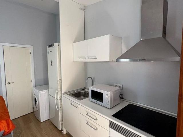 Estudio en alquiler en calle Companyia, Barcelona, de 28 m² por 750