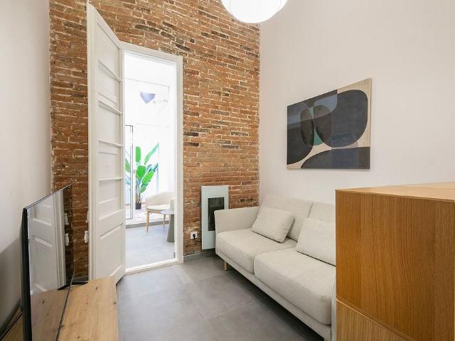 Estudio en alquiler en calle De Mallorca, Barcelona, de 40 m² por 1.295