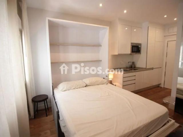 Estudio en alquiler en Calle de Montesa