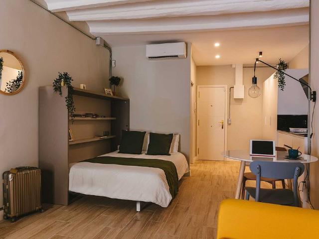 Estudio en alquiler en calle De Freixures, Barcelona, de 30 m² por 1.250