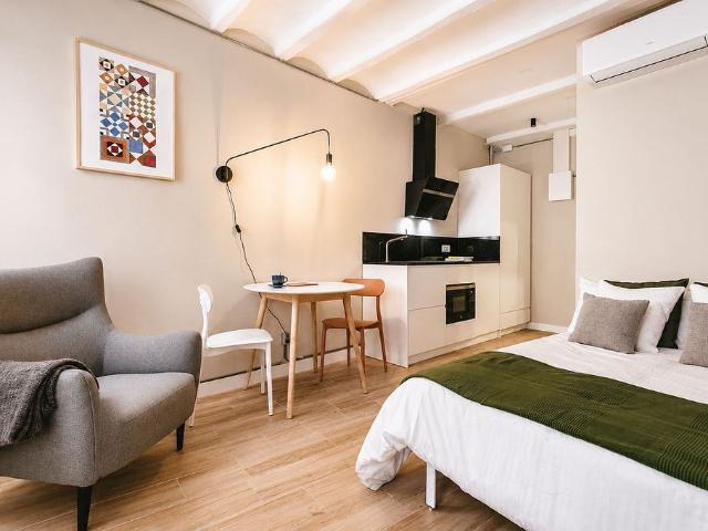 Estudio en alquiler en calle De Freixures, Barcelona, de 35 m² por 1.150