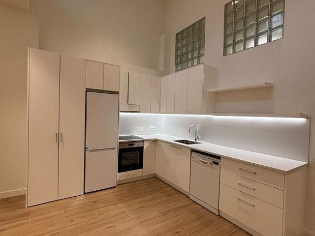 Estudio en alquiler en calle De la Selva, Barcelona, de 120 m² por 1.750