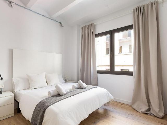 Estudio en alquiler en calle De Puigmartí, Barcelona, de 75 m² por 2.000