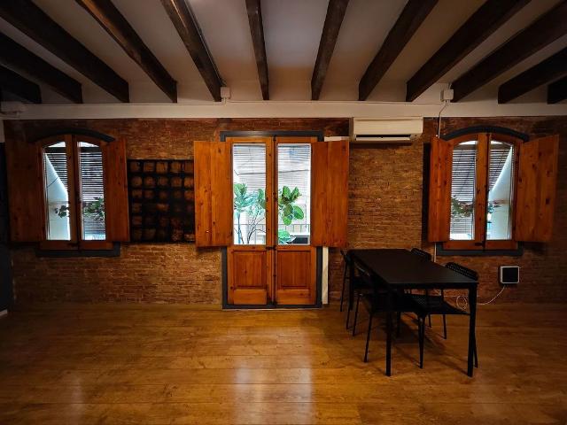 Estudio en alquiler en calle De Sant Miquel, Barcelona, de 33 m² por 800