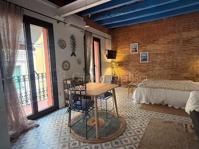Ático en alquiler en calle De Sant Miquel, Barcelona, de 33 m² por 1.750