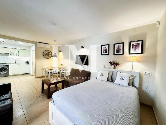 Estudio en alquiler en calle De Sant Miquel, Barcelona, de 35 m² por 950