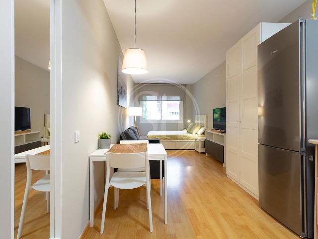 Estudio en alquiler en calle De Saragossa, Barcelona, de 33 m² por 1.150