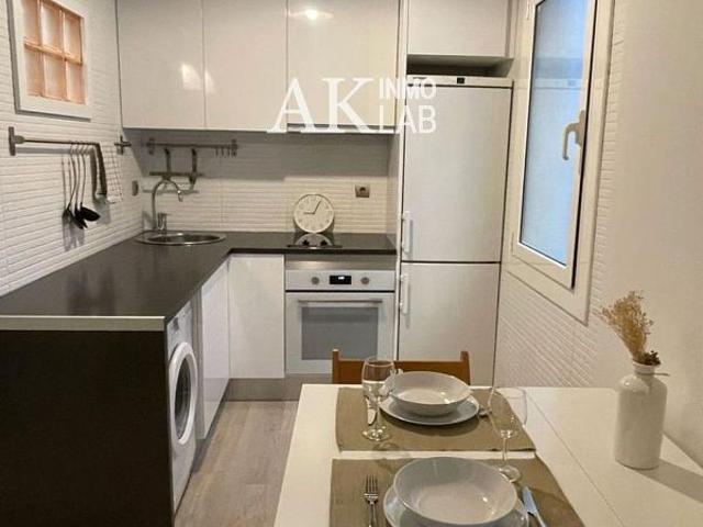 Estudio en alquiler en calle De Vinaròs, Barcelona, de 30 m² por 1.050