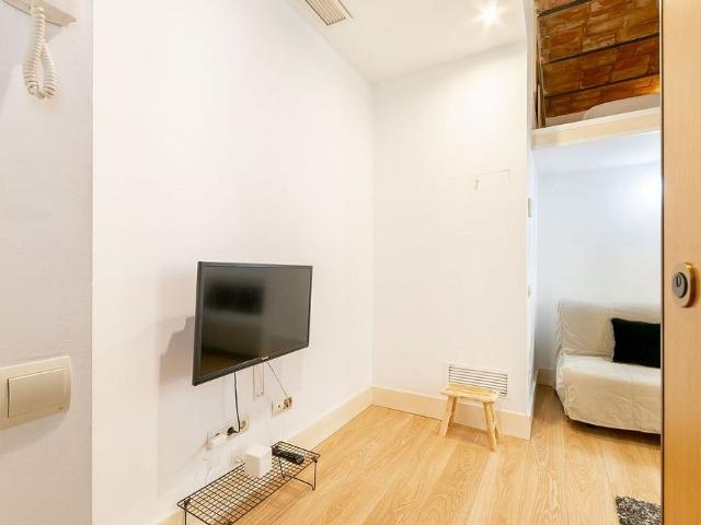 Estudio en alquiler en calle Del Baluard, Barcelona, de 28 m² por 1.050