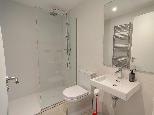 Piso en alquiler en calle Del Congost, Barcelona, de 200 m² 2 habitaciones por 2.800