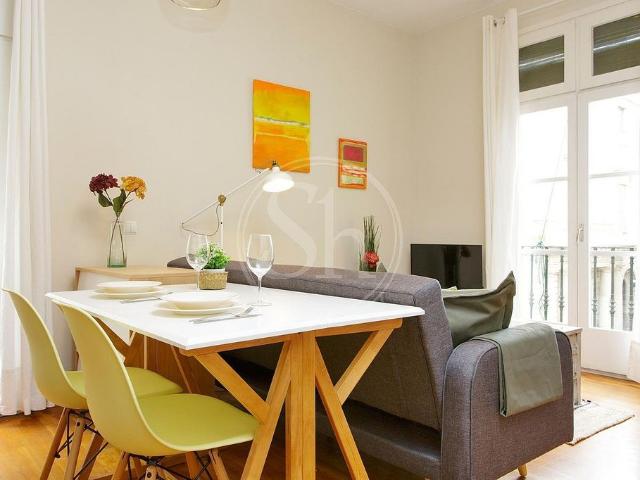 Estudio en alquiler en calle Del Consolat de Mar, Barcelona, de 45 m² por 1.095