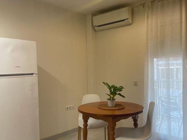 Estudio en alquiler en calle Ermengol VI, Lleida, de 30 m² por 440