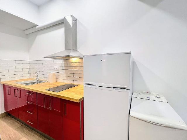 Estudio en alquiler en calle Gran Via de Les Corts Catalanes, Barcelona, de 23 m² por 890