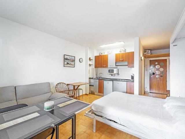 Estudio en alquiler en calle Port Empordà, Castelló d´Empúries, de 26 m² por 910