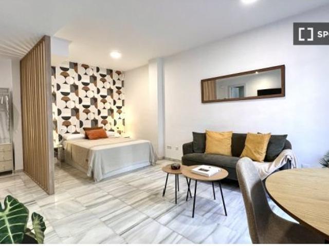 Estudio en alquiler en Capuchinos, Málaga, gastos incluidos