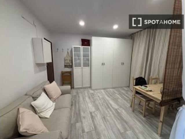 Estudio en alquiler en El Camp d' en Grassot i Gràcia Nova, gastos incluidos