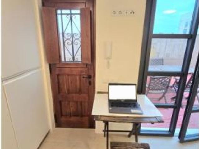 Estudio en alquiler en El Raval, algunos gastos incluidos