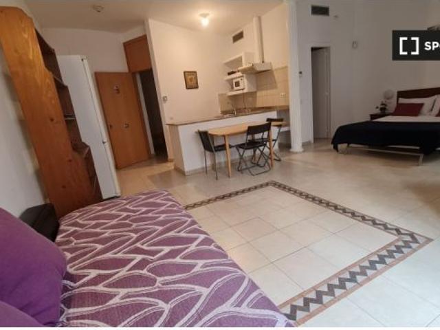 Estudio en alquiler en El Raval, gastos incluidos