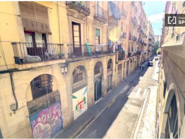 Estudio en alquiler en El Raval, gastos incluidos