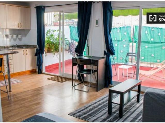 Estudio en alquiler en El Raval, solo para profesionales