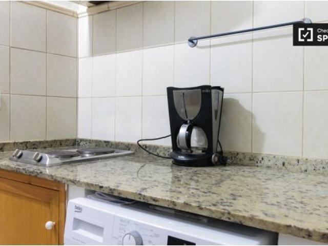 Estudio en alquiler en El Raval, todos los gastos incluidos
