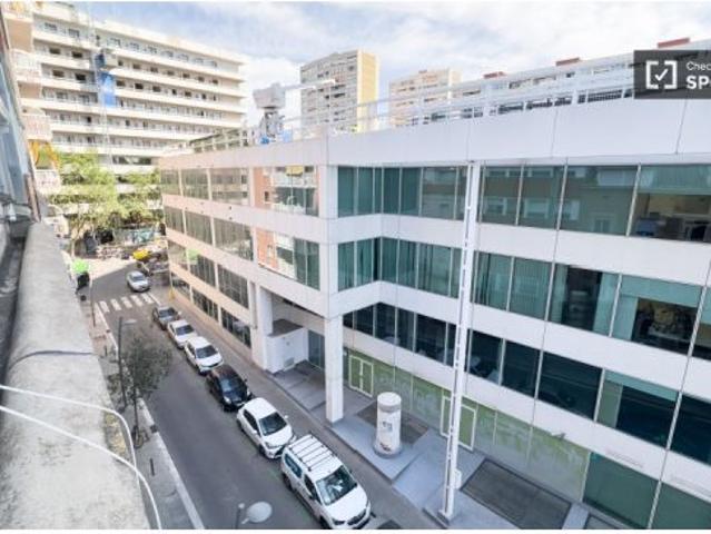 Estudio en alquiler en Hostafrancs, se admiten profesionales y estudiantes