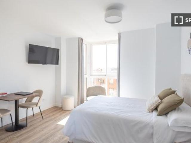 Estudio en alquiler en San Isidro con servicios incluidos