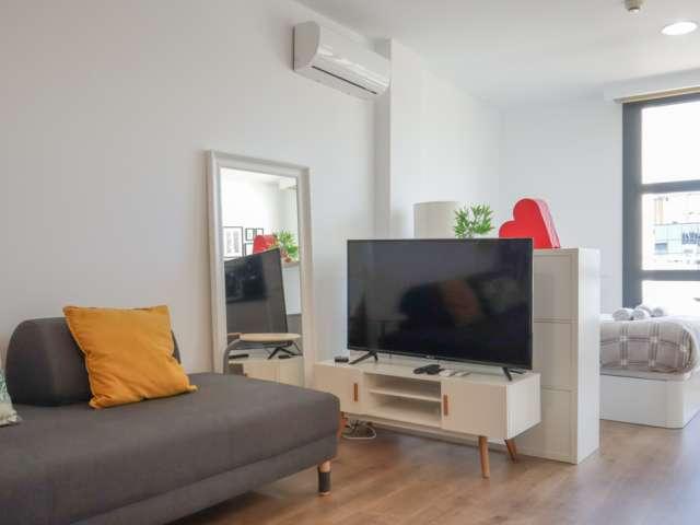 Estudio en alquiler en Valdefuentes, Madrid