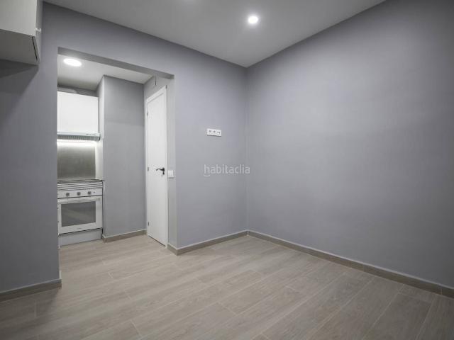 Estudio en venta en Barcelona, Carmel. Piso en venta TOTALMENTE REFORMADO A ESTRENAR. Estudios.