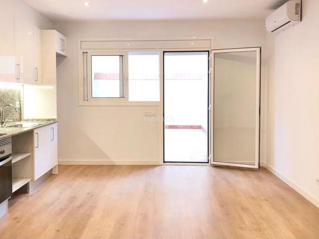 Estudio en venta en Barcelona, Guinardó. ESTUDIO REFORMADO TIPO LOFT! CON PATIO EXTERIOR DE 25 Mt MUCHISIMA LUZ Y SOL! Frente al Nuevo Mercado y Cap del Guinardo! Const. Estudios.