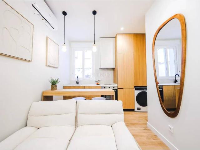 Estudio en venta en Barcelona, Porta. OPORTUNIDA ESTUDIO REFORMADA A ESTRENAR!. Estudios.