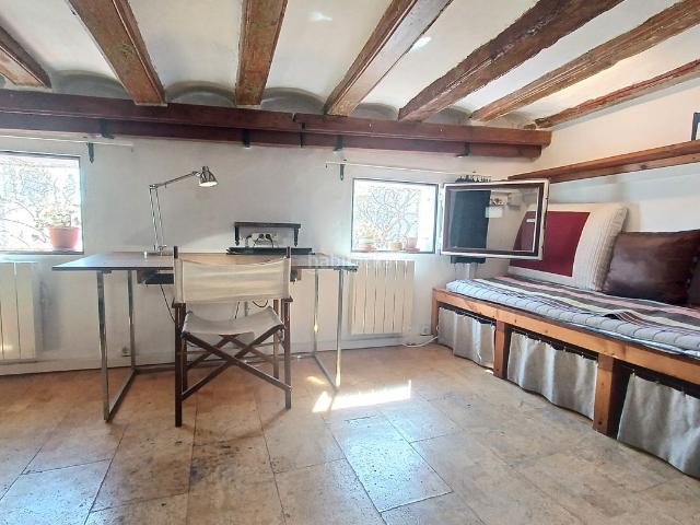 Estudio en venta en Barcelona, St. Pere Sta. Caterina El Born. Estudio junto a Arco de triunfo. Estudios.