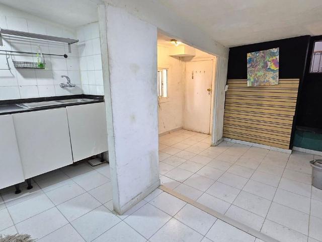 Estudio en venta en calle De Cremat Gran i Xic, Barcelona, de 33 m² por 140.000